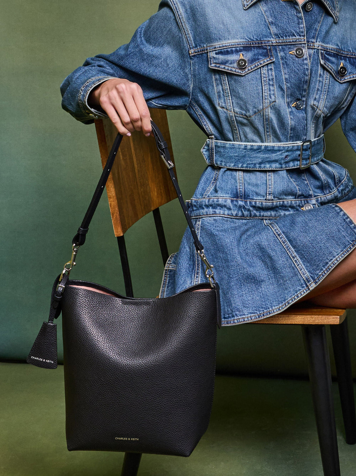 CHARLES & KEITH Popular | Beryl Bucket Bag - Noir