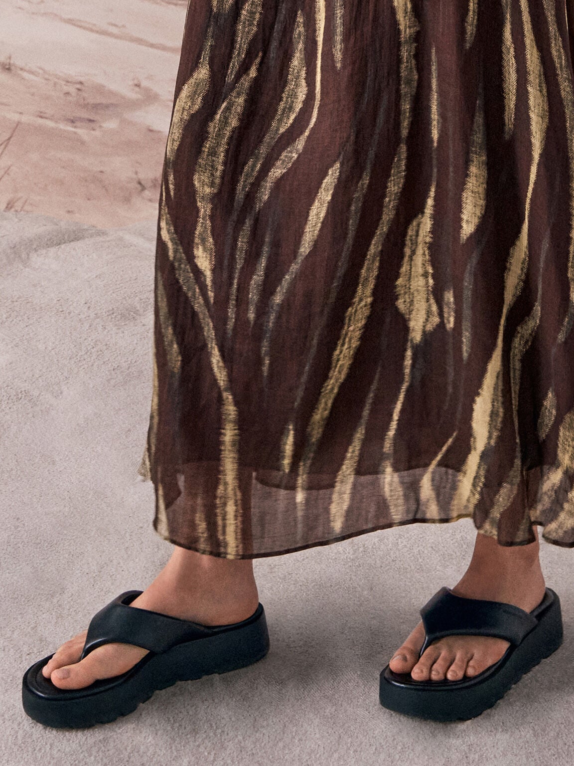 CHARLES & KEITH Top Pick | V-Strap Flatform Thong Sandals - Black