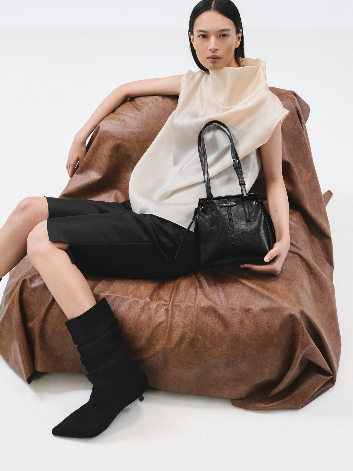 CHARLES & KEITH Sale | Noane Elongated-Handle Tote Bag - Noir