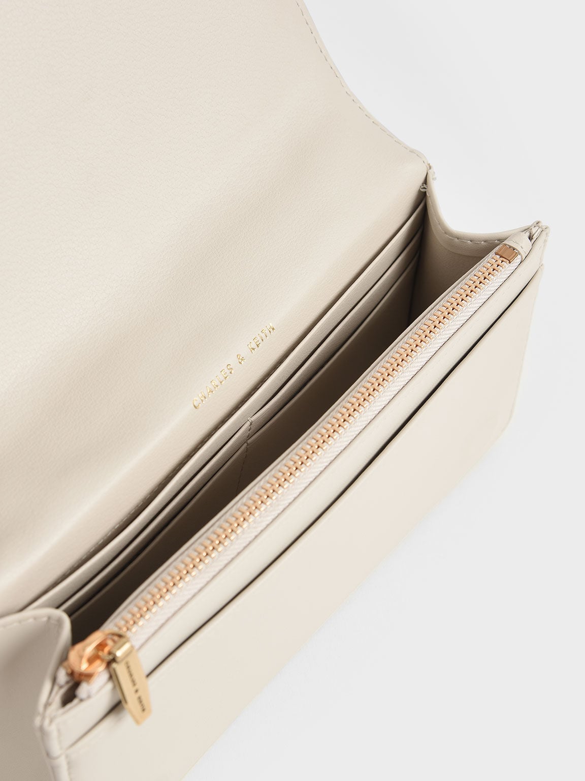 CHARLES & KEITH Trending | Paffuto Quilted Wallet On Chain - Cream