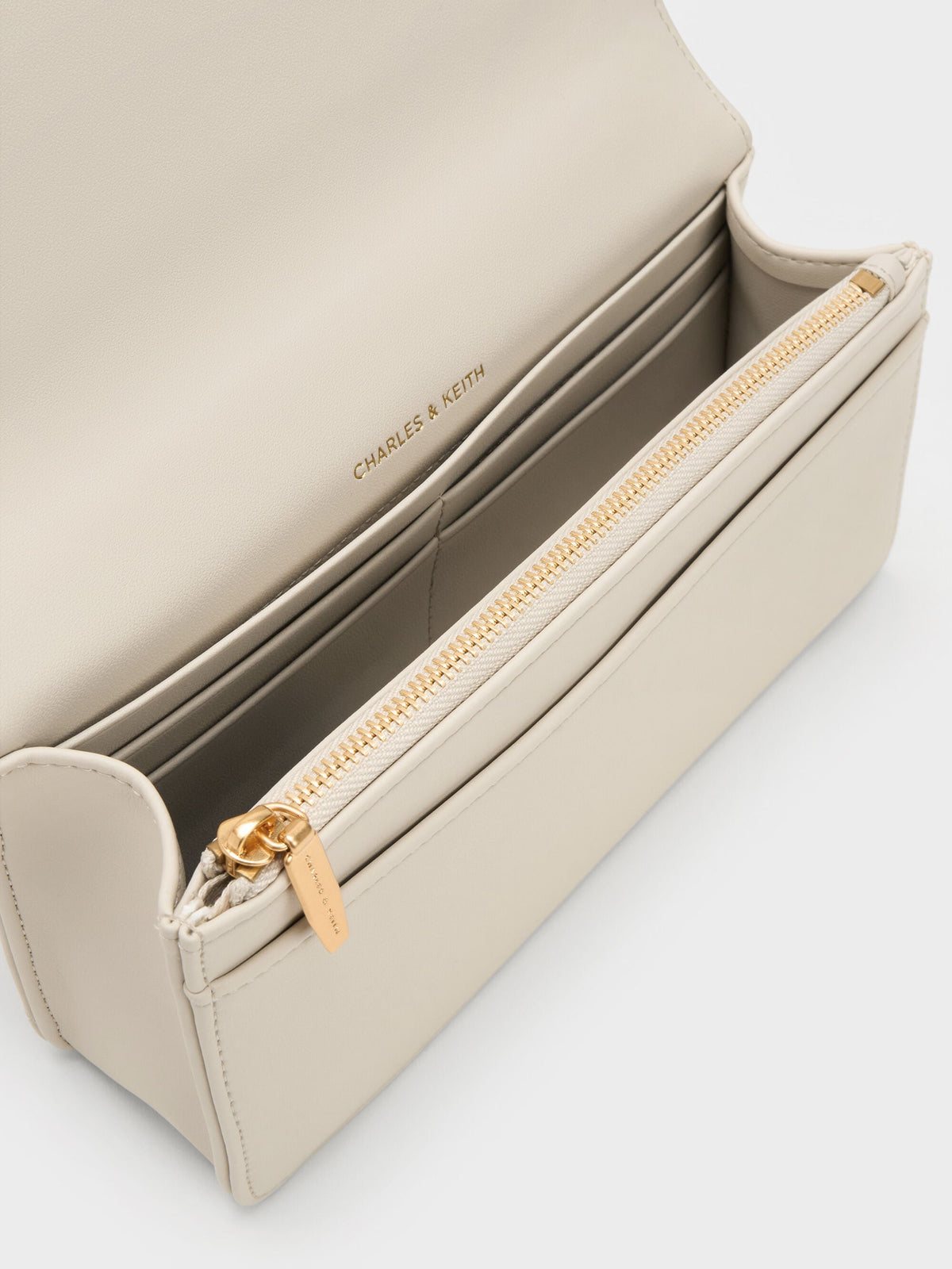 CHARLES & KEITH Trending | Paffuto Quilted Wallet On Chain - Cream