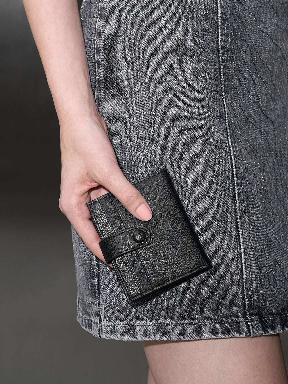 CHARLES & KEITH Trending | Bliss Snap Button Card Holder - Noir